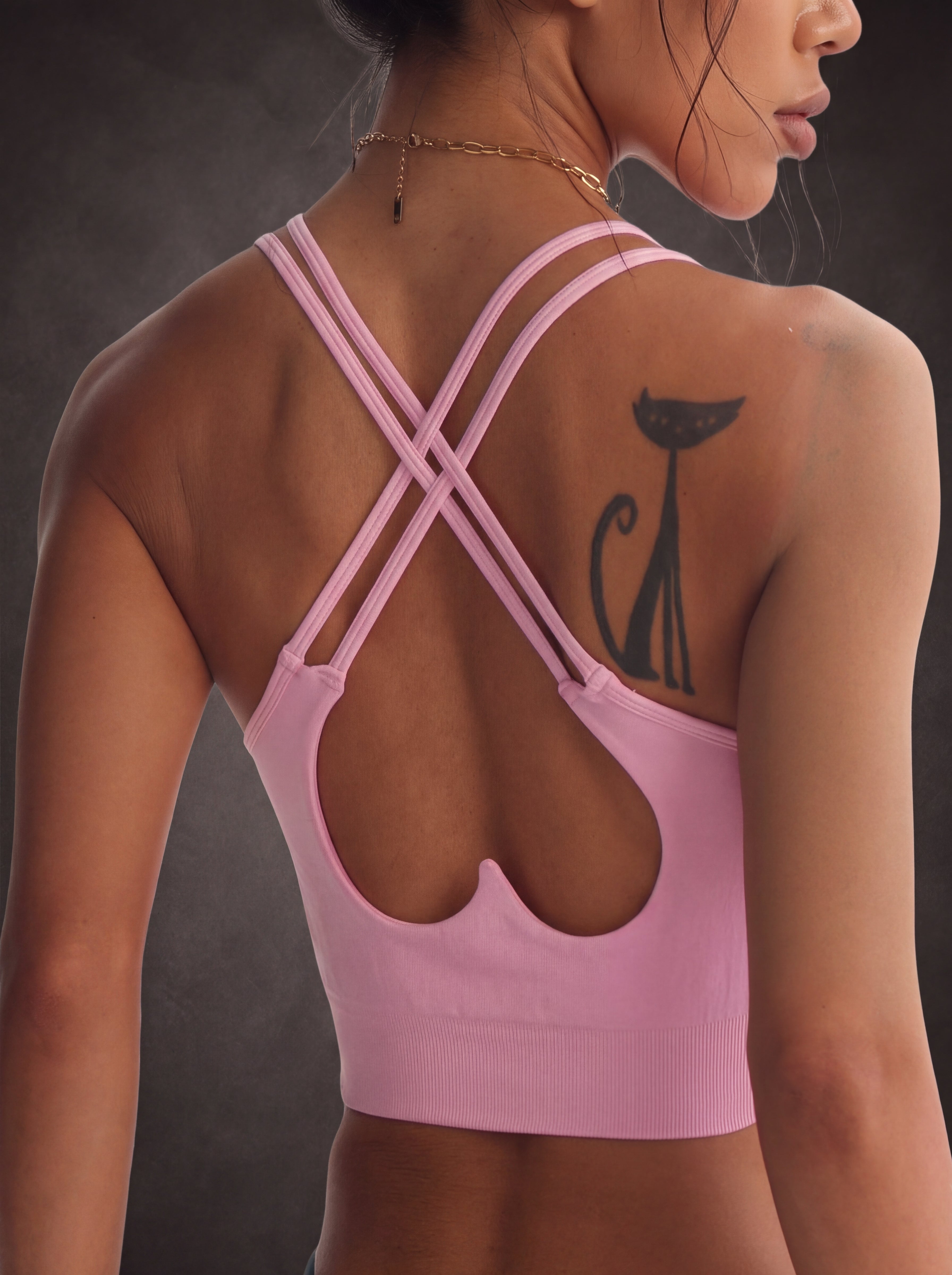 SEAMLESS HEART CUTOUT CROSS BACK SPORTS BRA | Waluoo